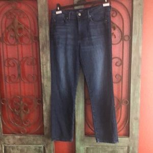 Mid rise slim crop jean